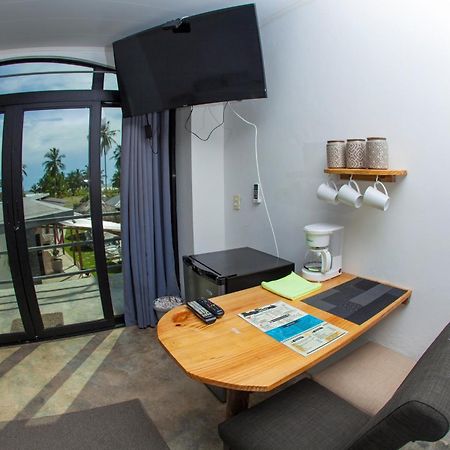 Show Pony Beach Resort And Suites ลาสลาคัส ภายนอก รูปภาพ
