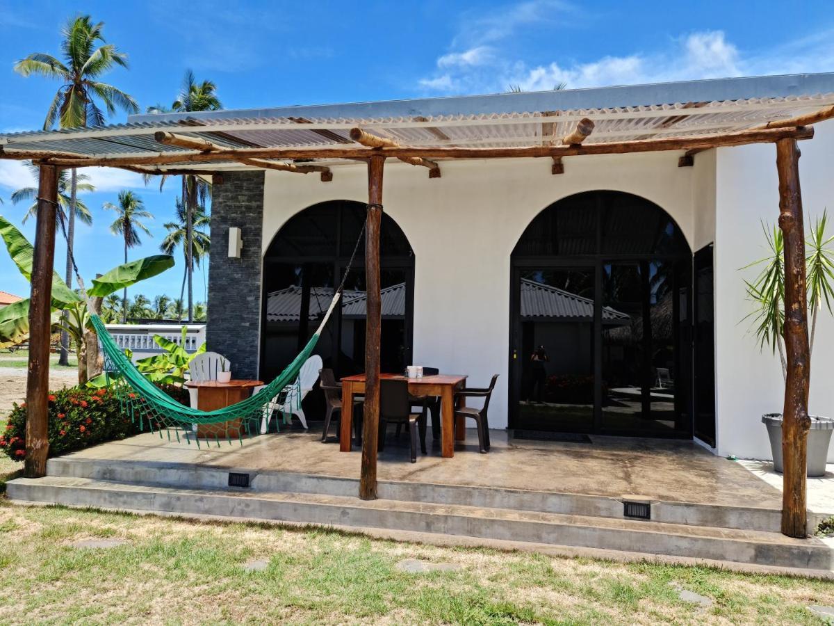 Show Pony Beach Resort And Suites ลาสลาคัส ภายนอก รูปภาพ