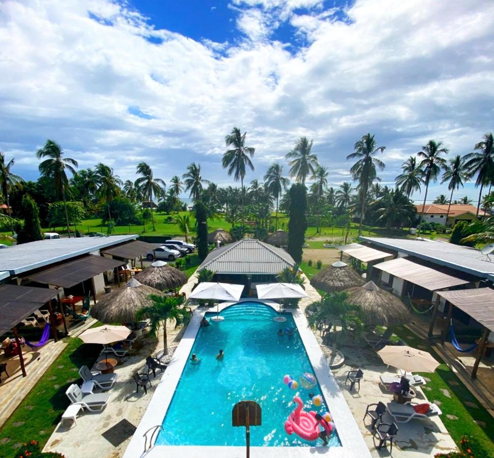 Show Pony Beach Resort And Suites ลาสลาคัส ภายนอก รูปภาพ