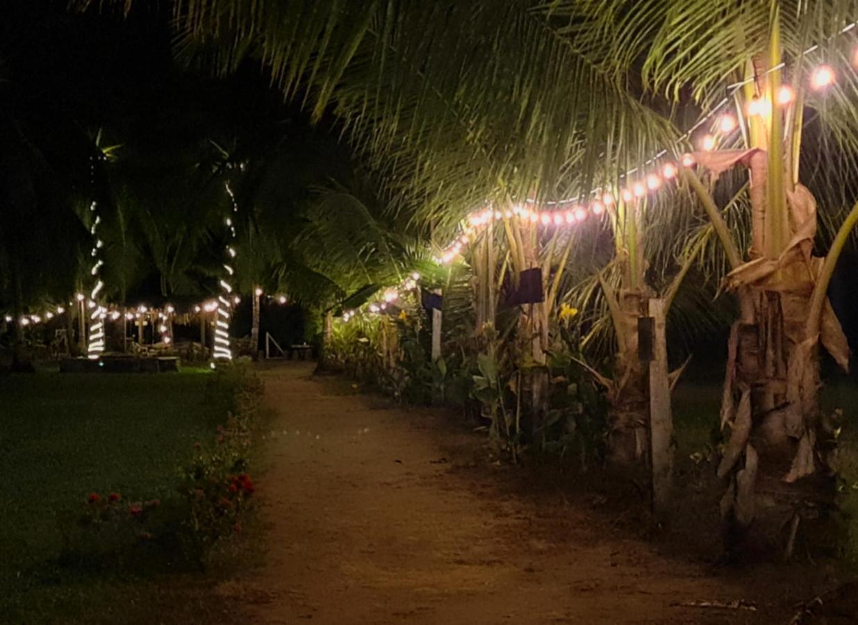 Show Pony Beach Resort And Suites ลาสลาคัส ภายนอก รูปภาพ