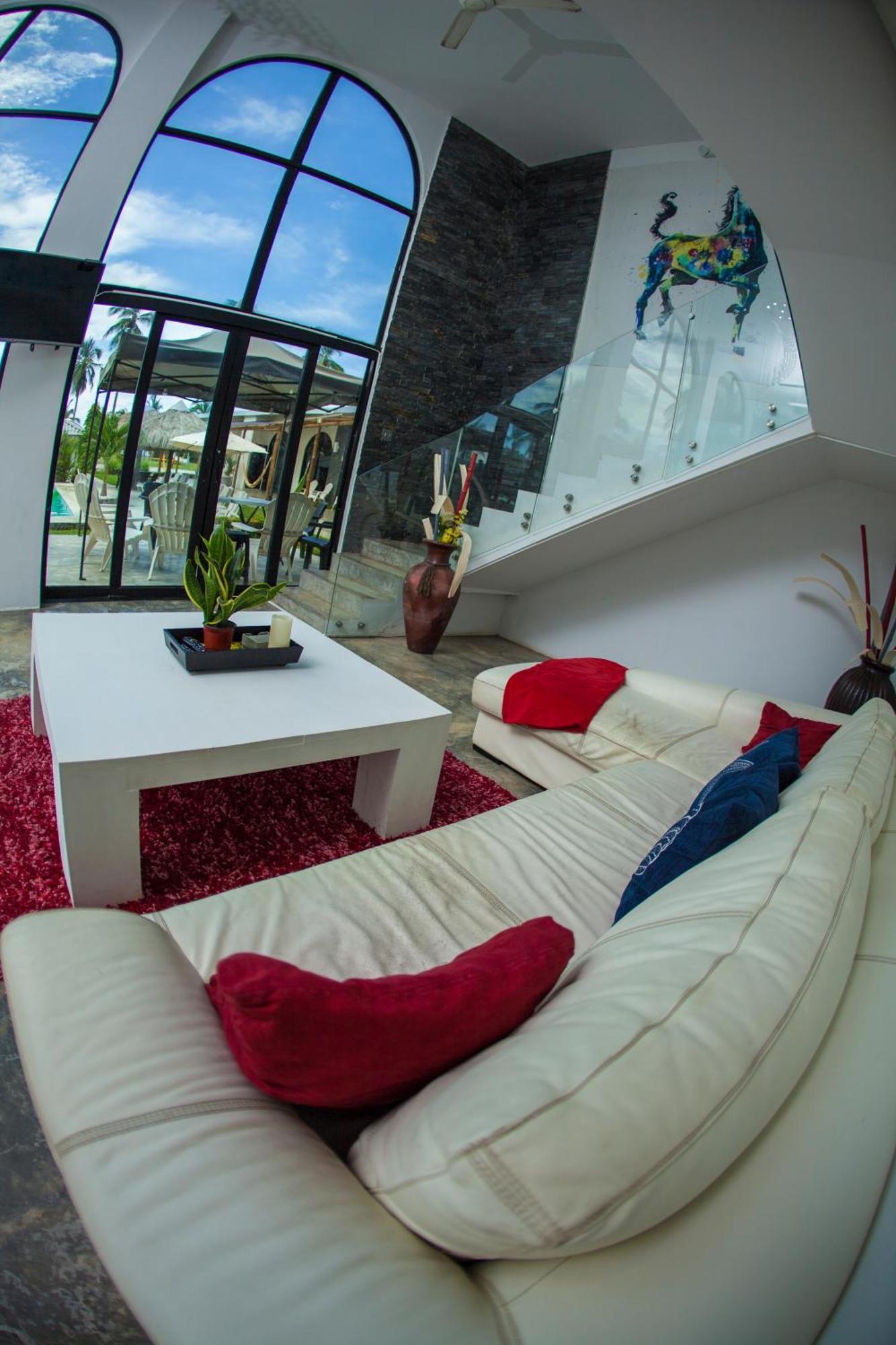 Show Pony Beach Resort And Suites ลาสลาคัส ภายนอก รูปภาพ