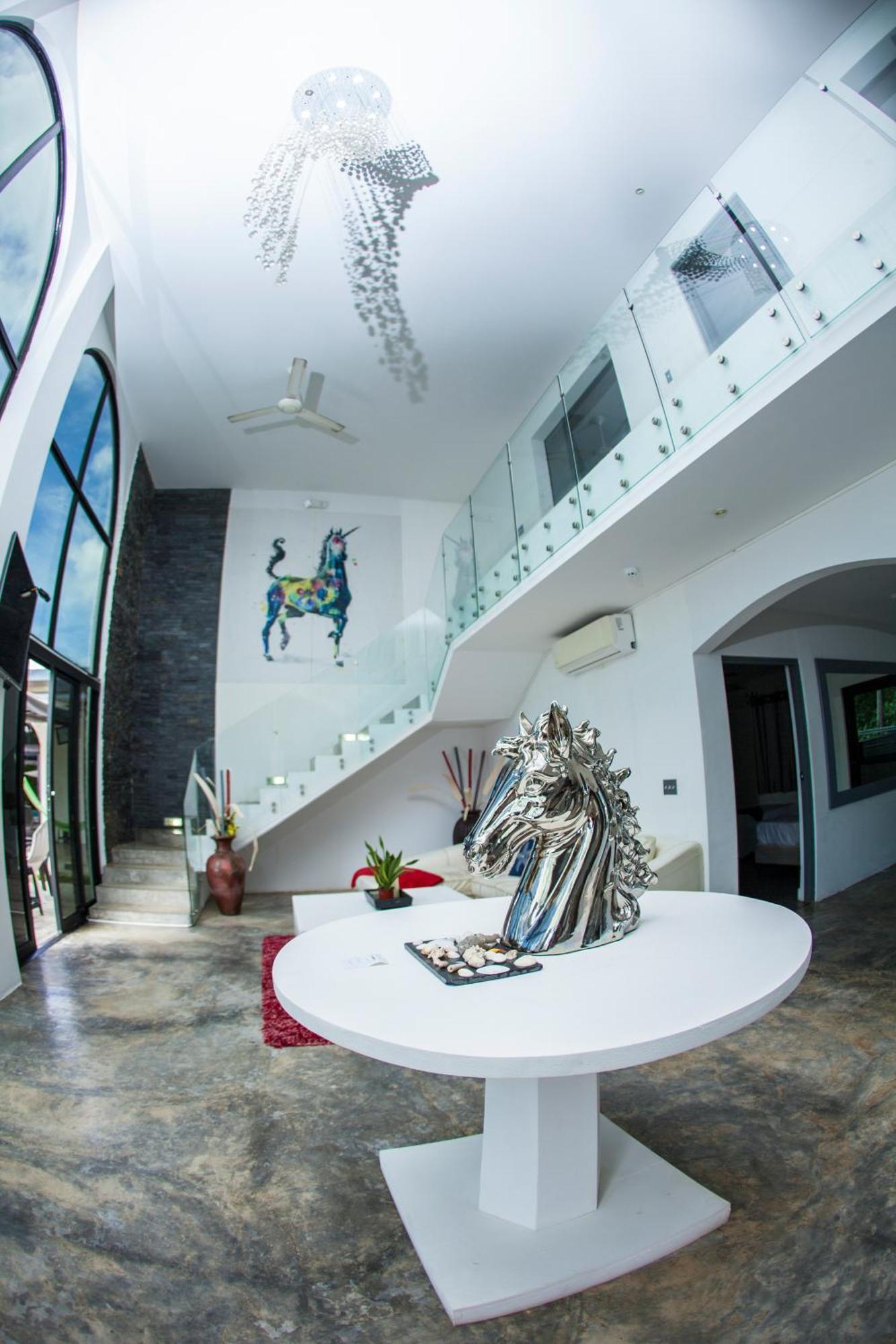 Show Pony Beach Resort And Suites ลาสลาคัส ภายนอก รูปภาพ