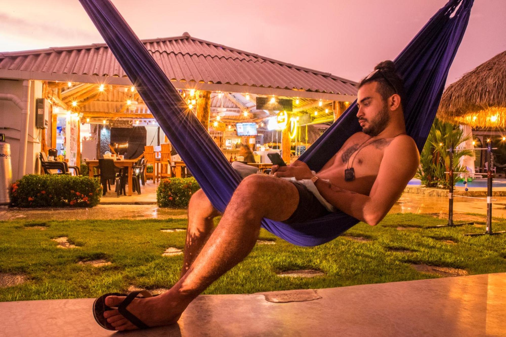 Show Pony Beach Resort And Suites ลาสลาคัส ภายนอก รูปภาพ