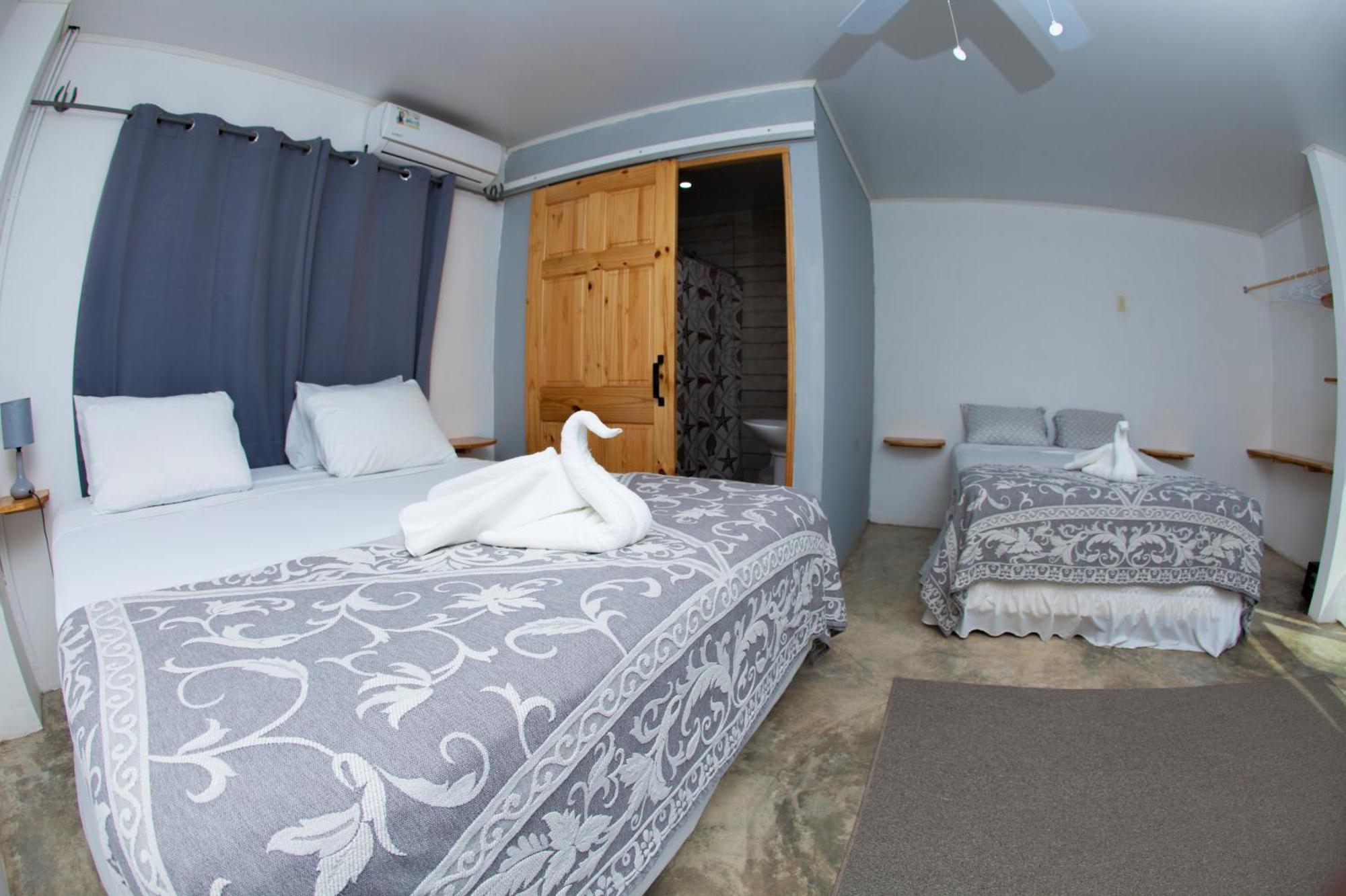 Show Pony Beach Resort And Suites ลาสลาคัส ภายนอก รูปภาพ