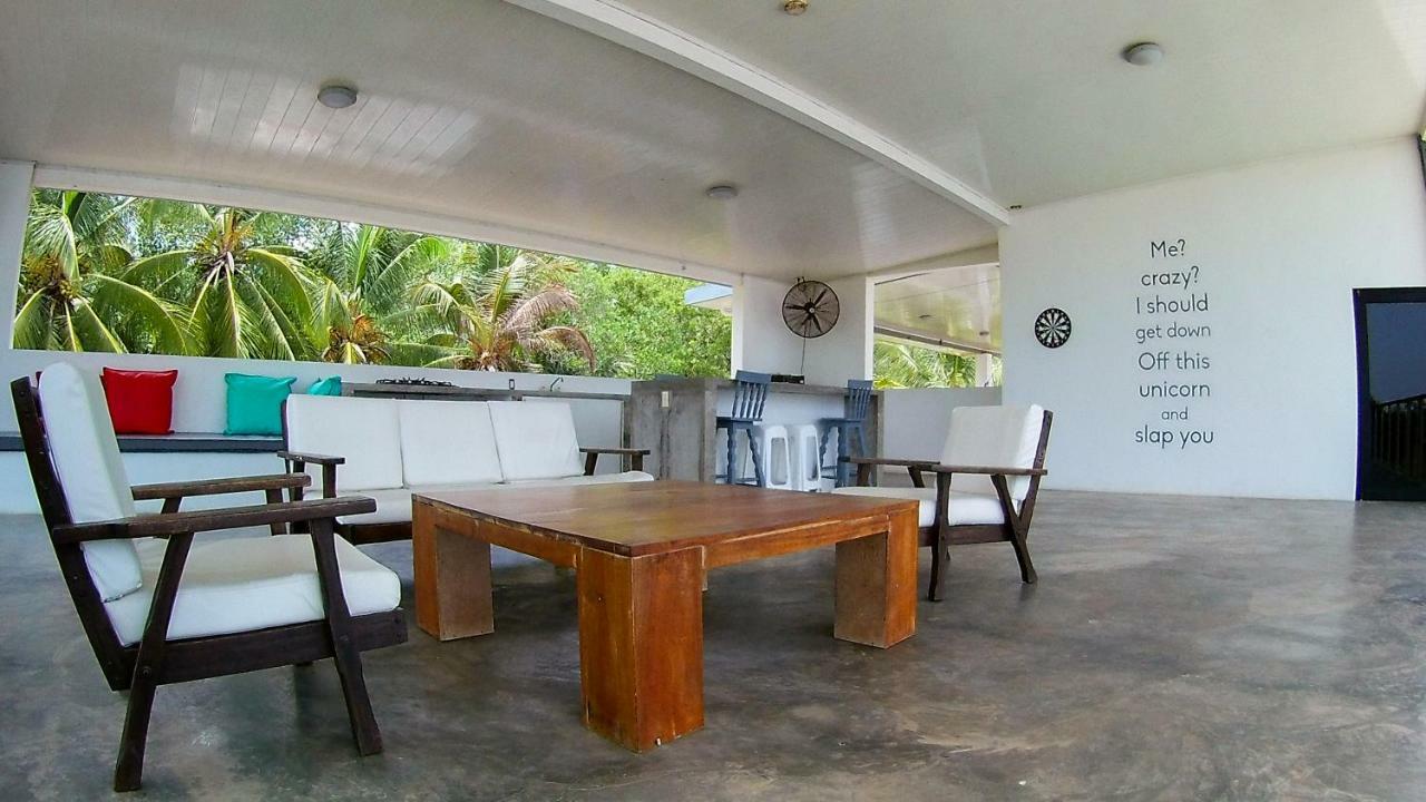 Show Pony Beach Resort And Suites ลาสลาคัส ภายนอก รูปภาพ
