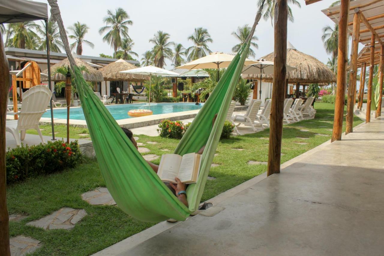 Show Pony Beach Resort And Suites ลาสลาคัส ภายนอก รูปภาพ