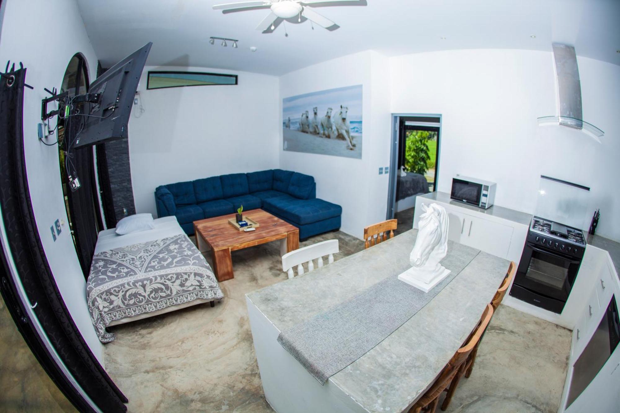 Show Pony Beach Resort And Suites ลาสลาคัส ภายนอก รูปภาพ